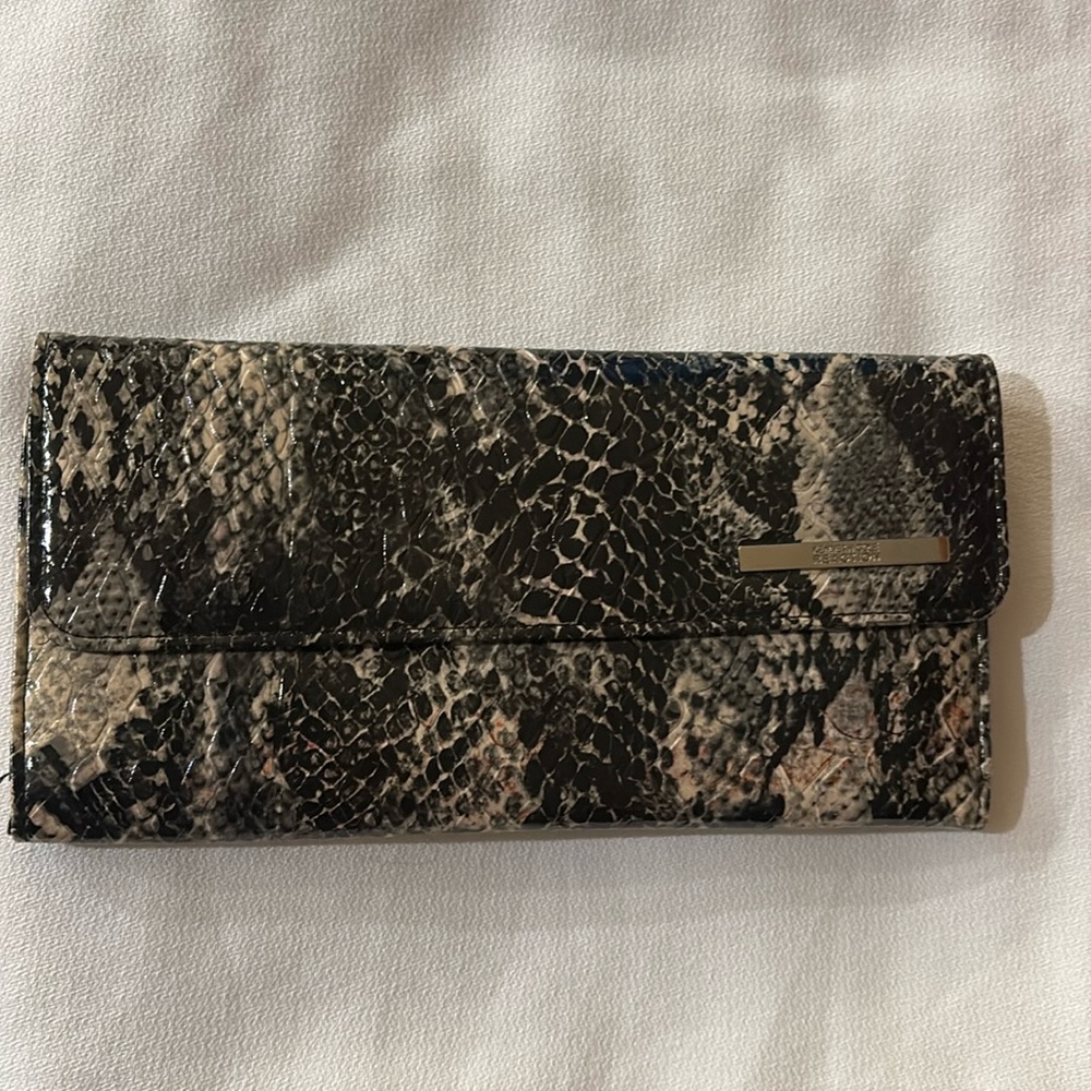 Kenneth Cole Reaction Snake Print Womens Clutch With Multiple Compartments